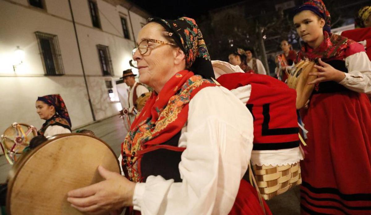 Avilés se hace capital del folclore