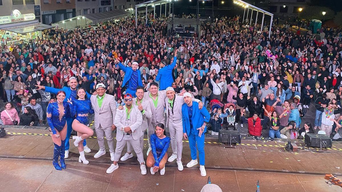 Una de las mayores orquestas de Galicia busca bailarines para la próxima temporada de verbenas: estos son los requisitos