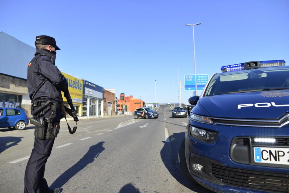 Controles en Cartagena para formar al confinamiento