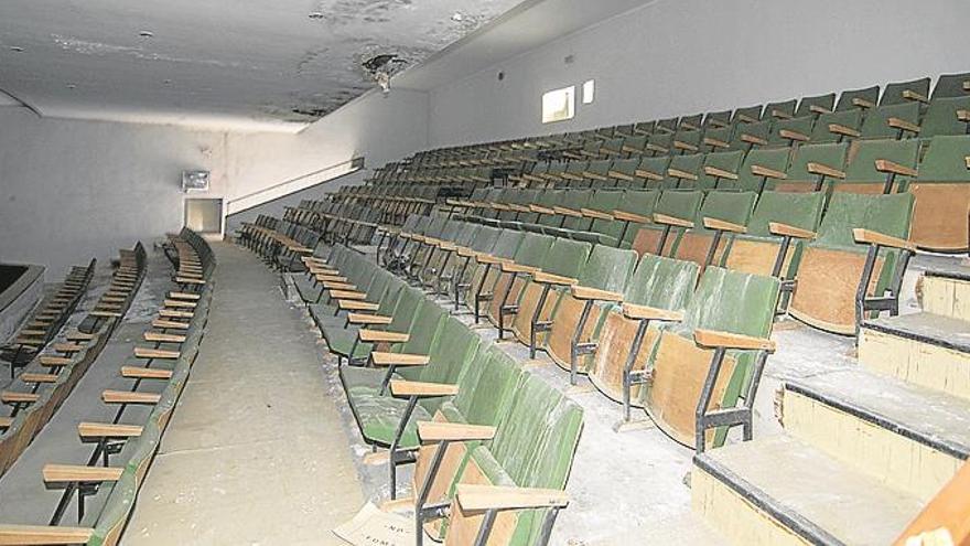 Clamor para recuperar el auditorio del Brocense, el segundo mayor de Cáceres