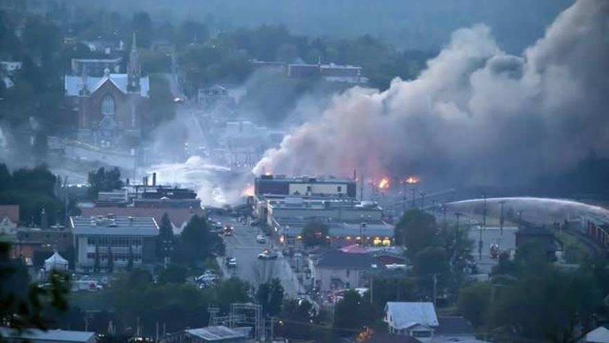 Cinco muertos en la explosión de un tren que transportaba petróleo en Canadá