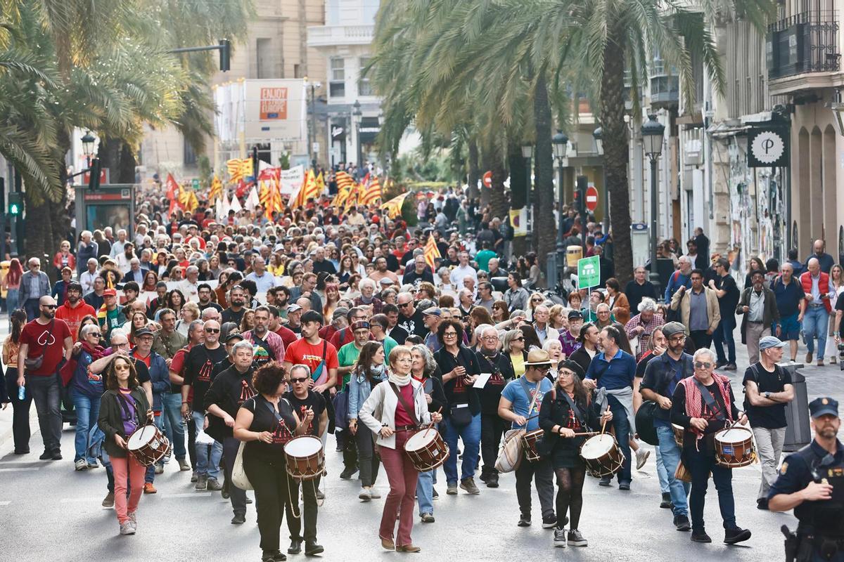 La manifestación del 25 d'Abril en València, en imágenes La manifestación del 25 d'Abril en València, en imágenes