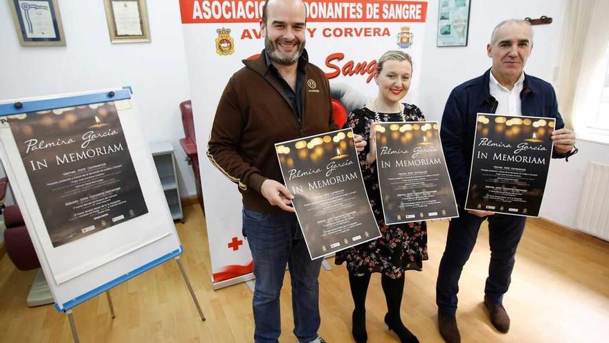 Rubén Díez, Patricia Martínez y Carlos Vigil, ayer, en la sede de la Asociación de Donantes de Sangre.