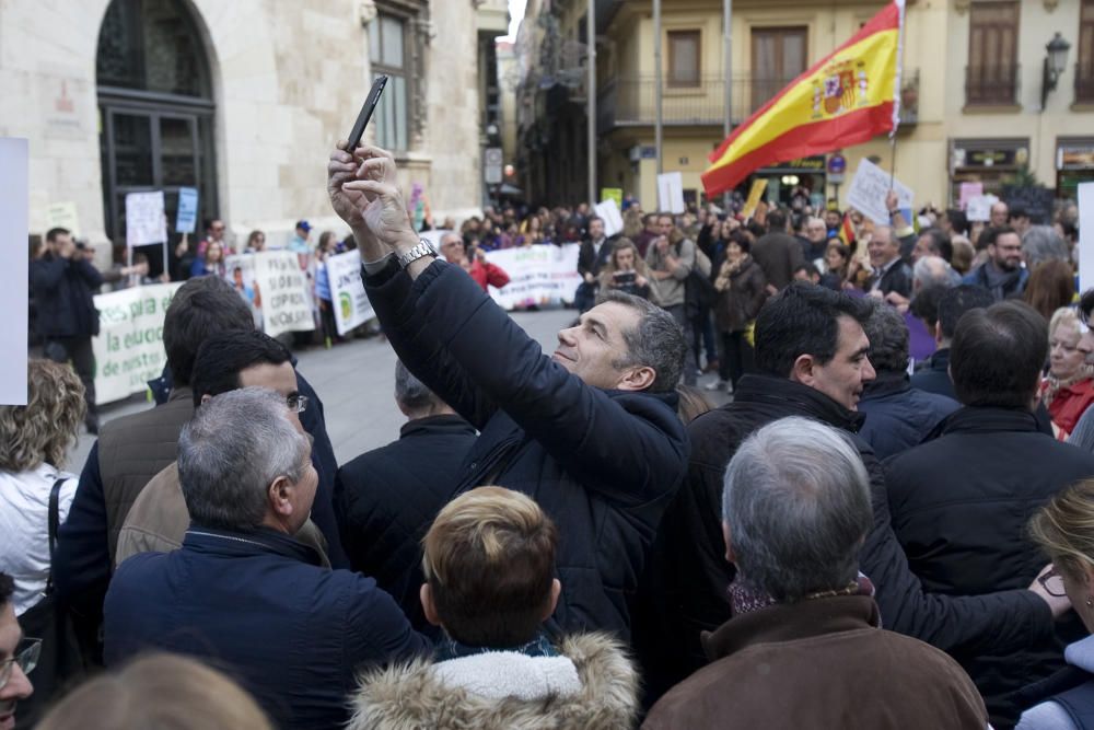 Manifestación en València contra el plurilingüismo