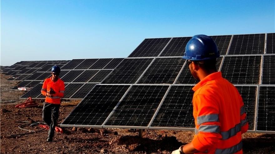 Trabajadores de la mayor planta fotovoltaica de Europa, Nuñez de Balboa.