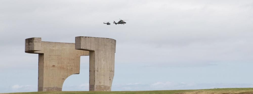 Ensayo de los aviones y helicópteros que participarán en el Festival Aéreo de Gijón