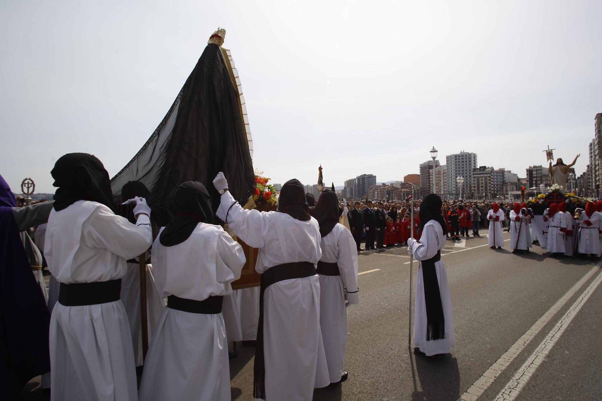 En imágenes: Así fue la procesión del Domingo de Resurrección para poner el broche a la Semana Santa de Gijón