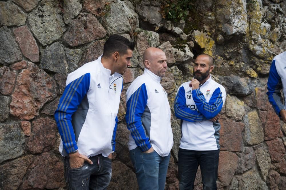 El Real Oviedo realiza la ofrenda floral a la Virgen de Covadonga