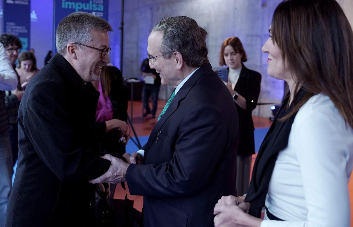 Carlos Moedas, alcalde de Lisboa; María Ortíz, directora general de Prensa Ibérica en Extremadura; Javier Moll, presidente de Prensa Ibérica