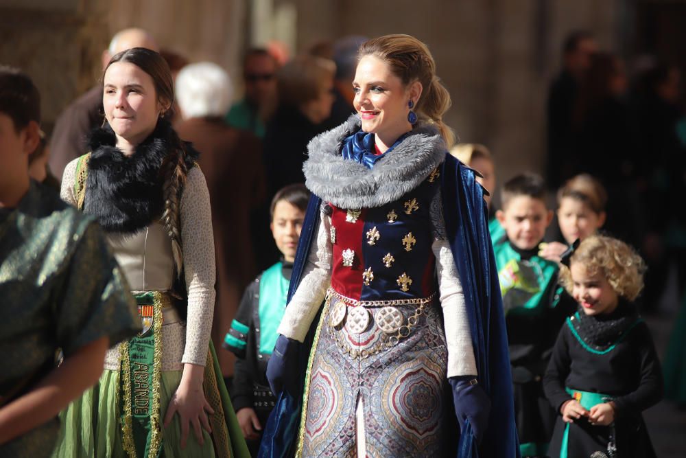 Orihuela celebra el tradicional Medio Año de la fiesta de Moros y Cristianos.