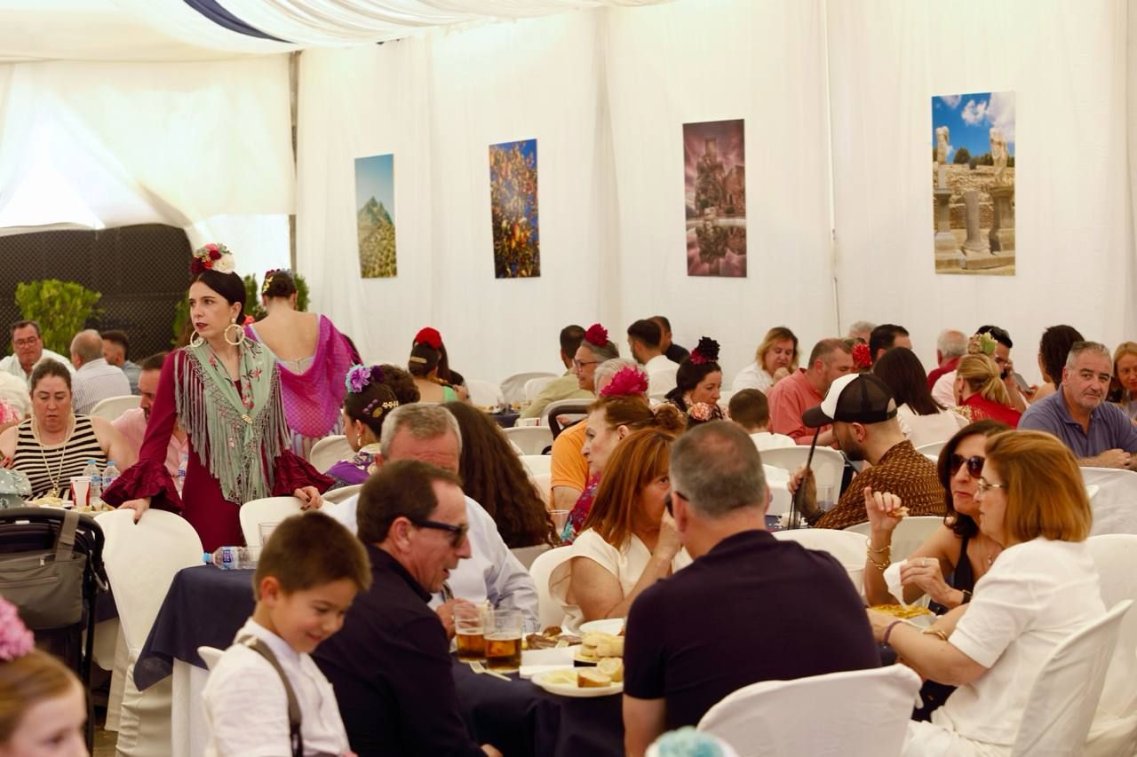 La Feria entra en calor con todas las mesas llenas