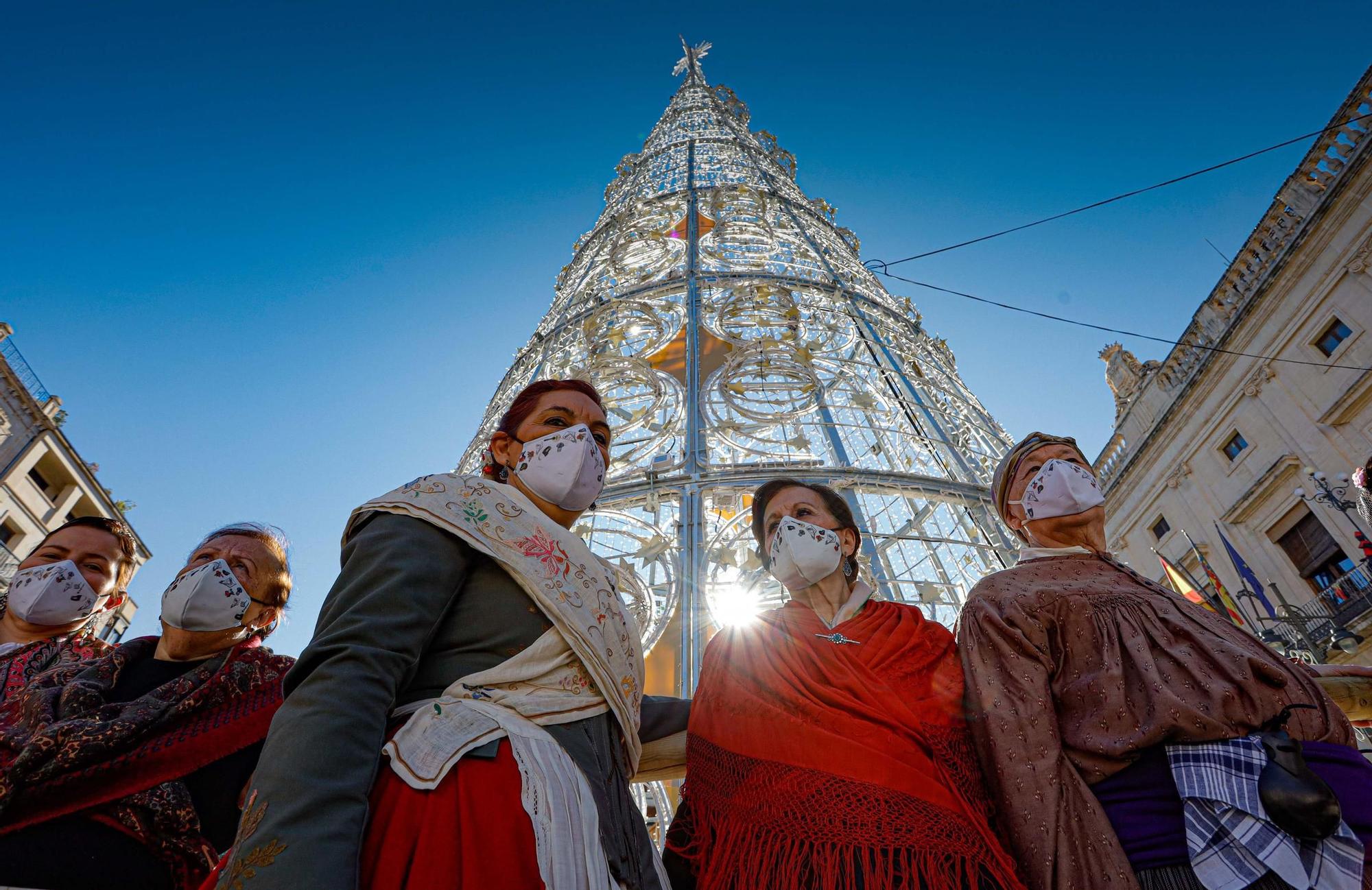 Alcoy da el pistoletazo de salida a su Trilogía del Nadal con el desfile de les Pastoretes