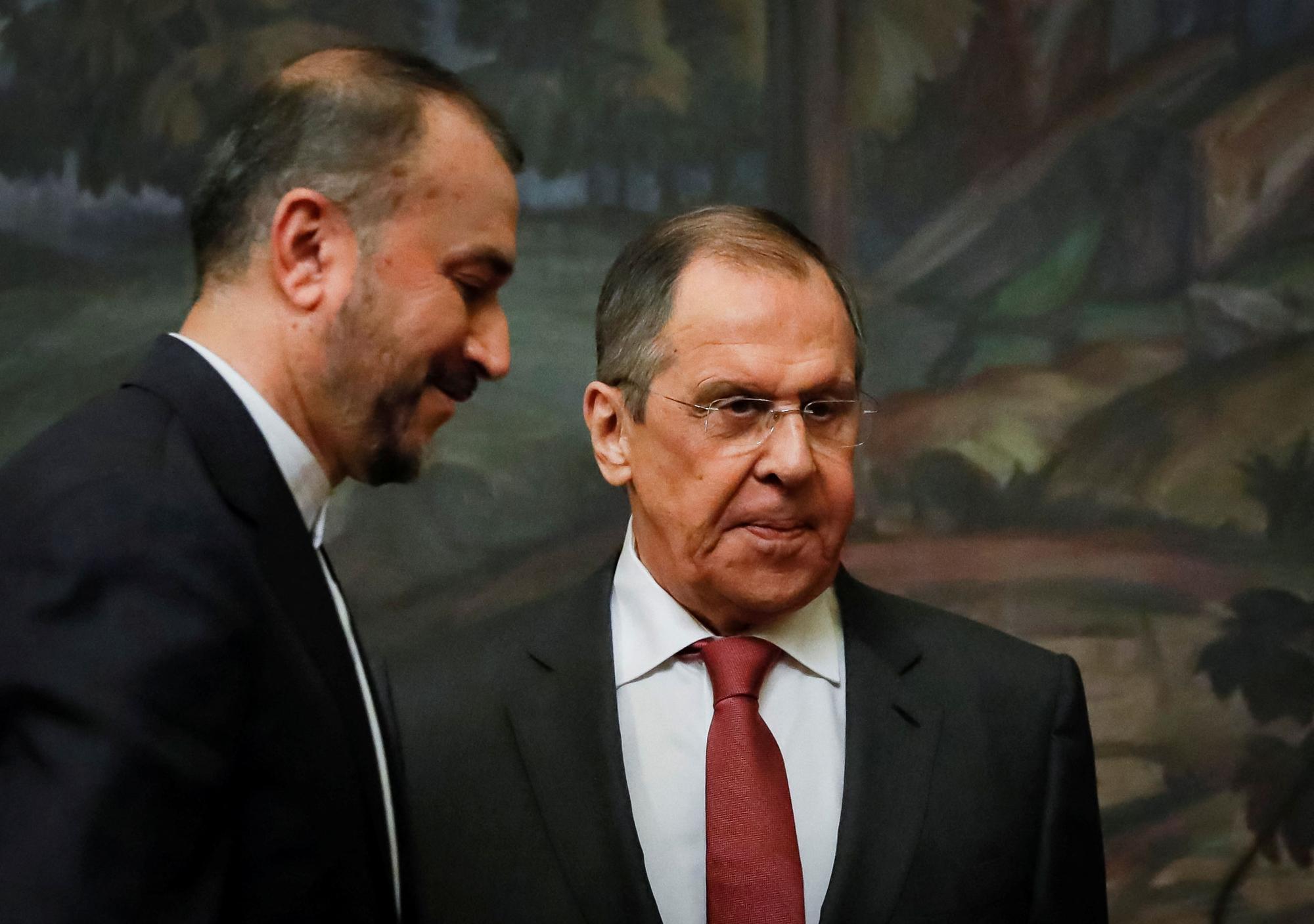 El ministro de Exteriores ruso, Serguéi Lavrov, y su homólogo iraní, Hosein Amir Abdolahian, este miércoles en Moscú.