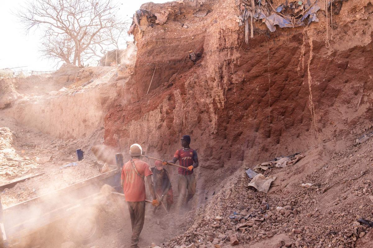 La minería artesanal de oro en Senegal. Karakaene y Bantakokouta son sitios de extracción de oro en el sureste de Senegal