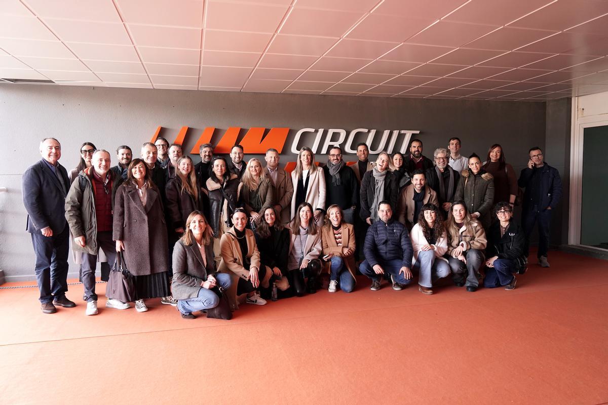 Socios del Club de Marketing del Mediterráneo han visitado las instalaciones del Circuit Ricardo Tormo en Cheste.