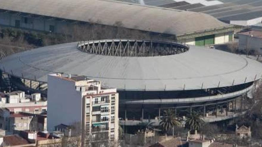 La jueza no ve delito en los sobrecostes de la plaza de toros de Xàtiva y desimputa a Parra y a Vela