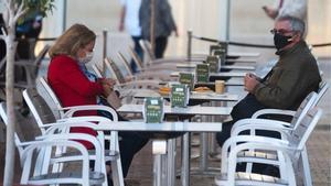 Sanitat estudia tancar l’hostaleria a les 23.00 i revisar els nivells de risc