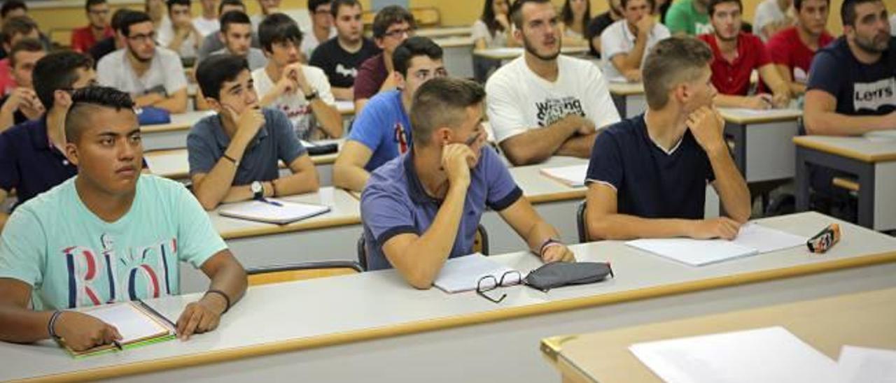 Un aula abarrotada de alumnos de primer curso en su jornada de estreno como estudiantes de la EPSA