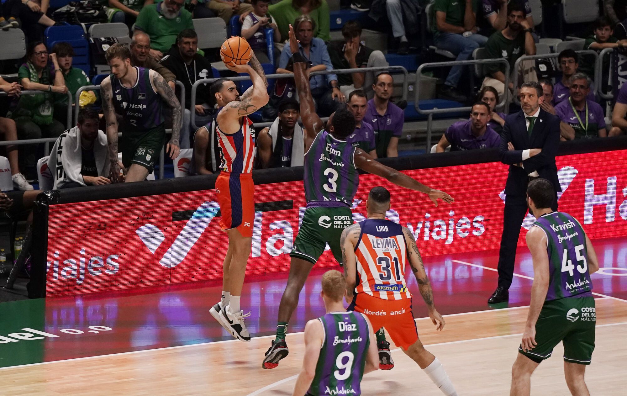Imágenes del Unicaja-Leyma Coruña 2025