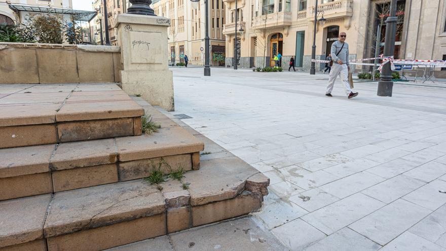 El Teatro Principal de Alicante, dañado por las obras en la avenida de la Constitución