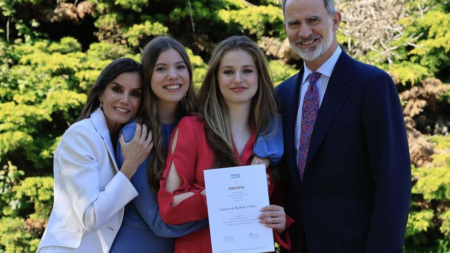 La foto del mes: Ocho cosas que no sabías del selfie en la graduación de Leonor en Gales