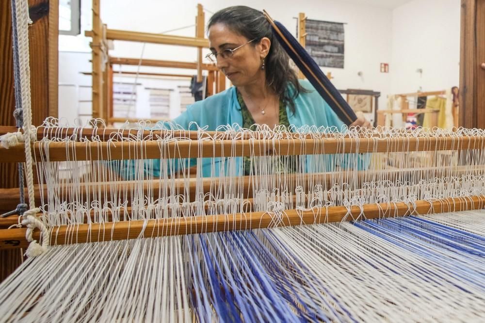 Visita a la Escuela de Telares y la Zona Comercial Abierta de Artenara