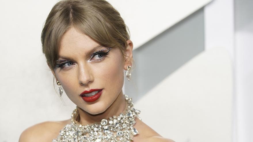 Taylor Swift y su doble delineado con &#039;strass&#039;: ¿Cómo se puede recrear?