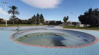 Novelda firma el acta para el inicio de las obras de reforma de las piscinas municipales