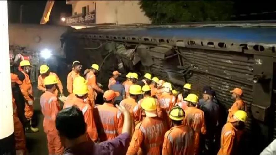 Al menos 23 muertos en un accidente de tren en la India