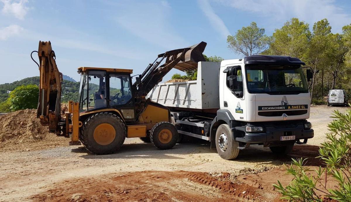 Excavaciones A. Sáez dispone de una amplia flota de vehículos. |