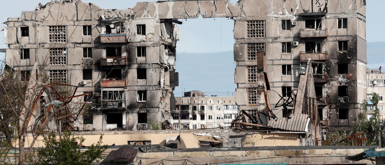 Un edificio de Mariupol, destruido.