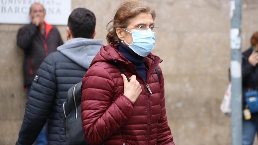 La mascareta torna a ser obligatòria als centres sanitaris de Catalunya per l&#039;increment dels virus respiratoris