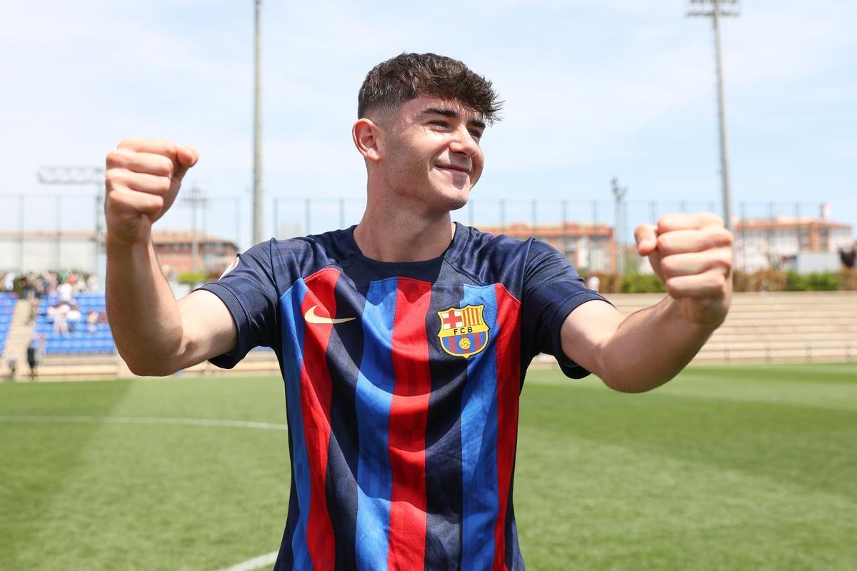 ¡Euforia absoluta! Así ha celebrado el Juvenil 'A' el título de Liga