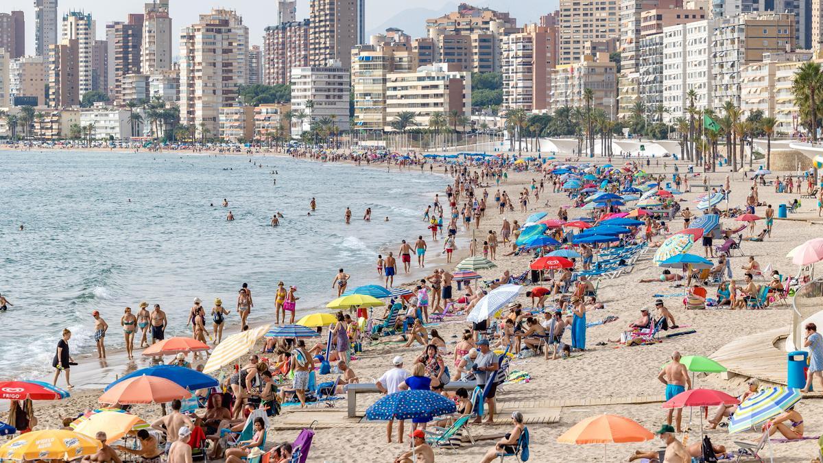 Playa de Levante de Benidorm durante este puente