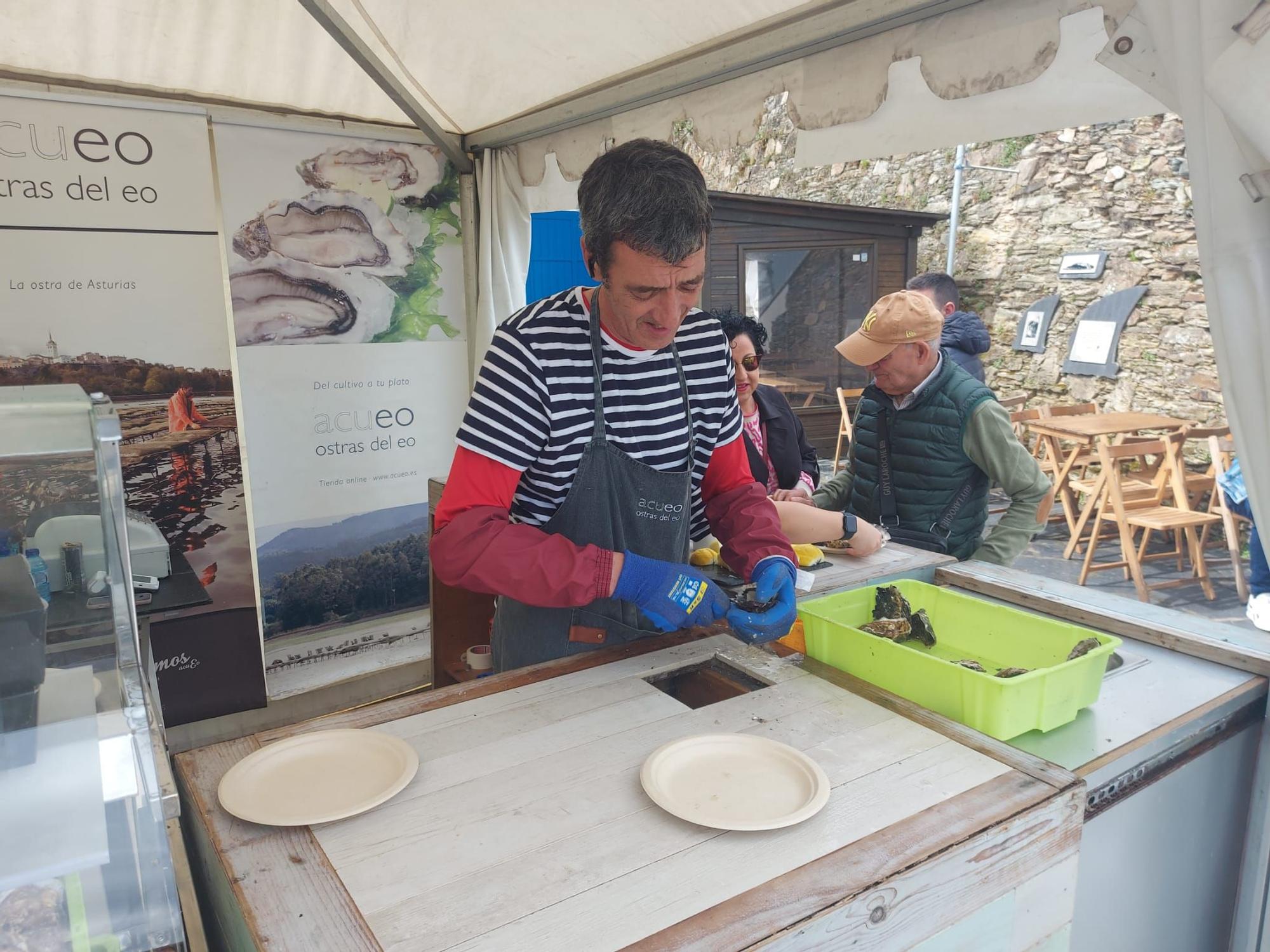 En imágenes: El festival gastronómico "Somos la ostra" llena Castropol
