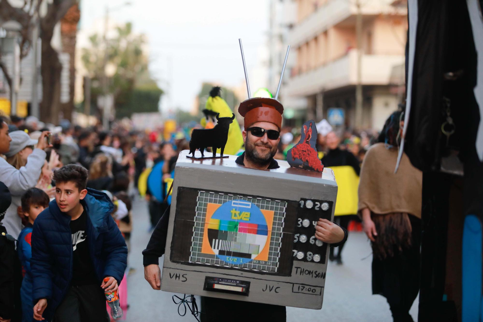 Todas las imágenes de la rúa de carnaval 2023 en Santa Eulària