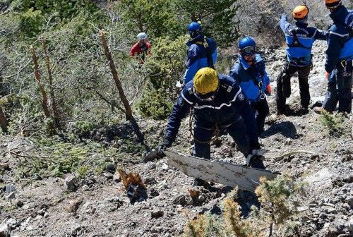 Los equipos especializados se vuelcan en las tareas de rescate