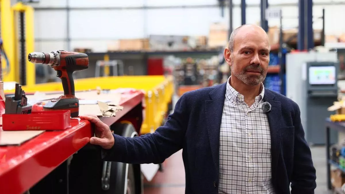 La empresa de Castropol que fabrica vehículos para metros, ferrocarriles y tranvías de los cinco continentes, y que necesita más trabajadores