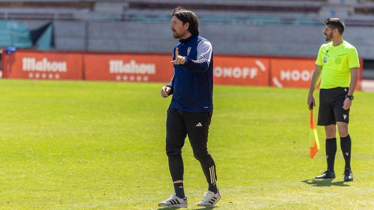 Secho Martínez, durante el partido frente al Atlético Arteixo.