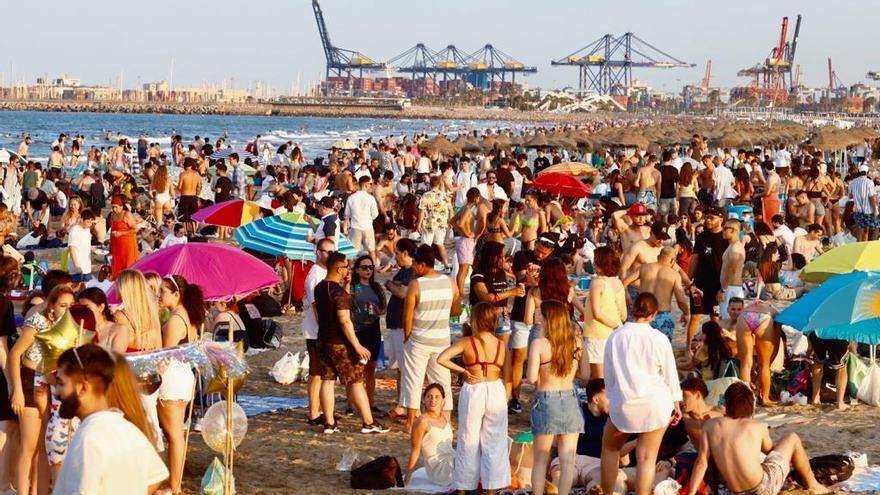 Arrancan las hogueras de San Juan en Valencia