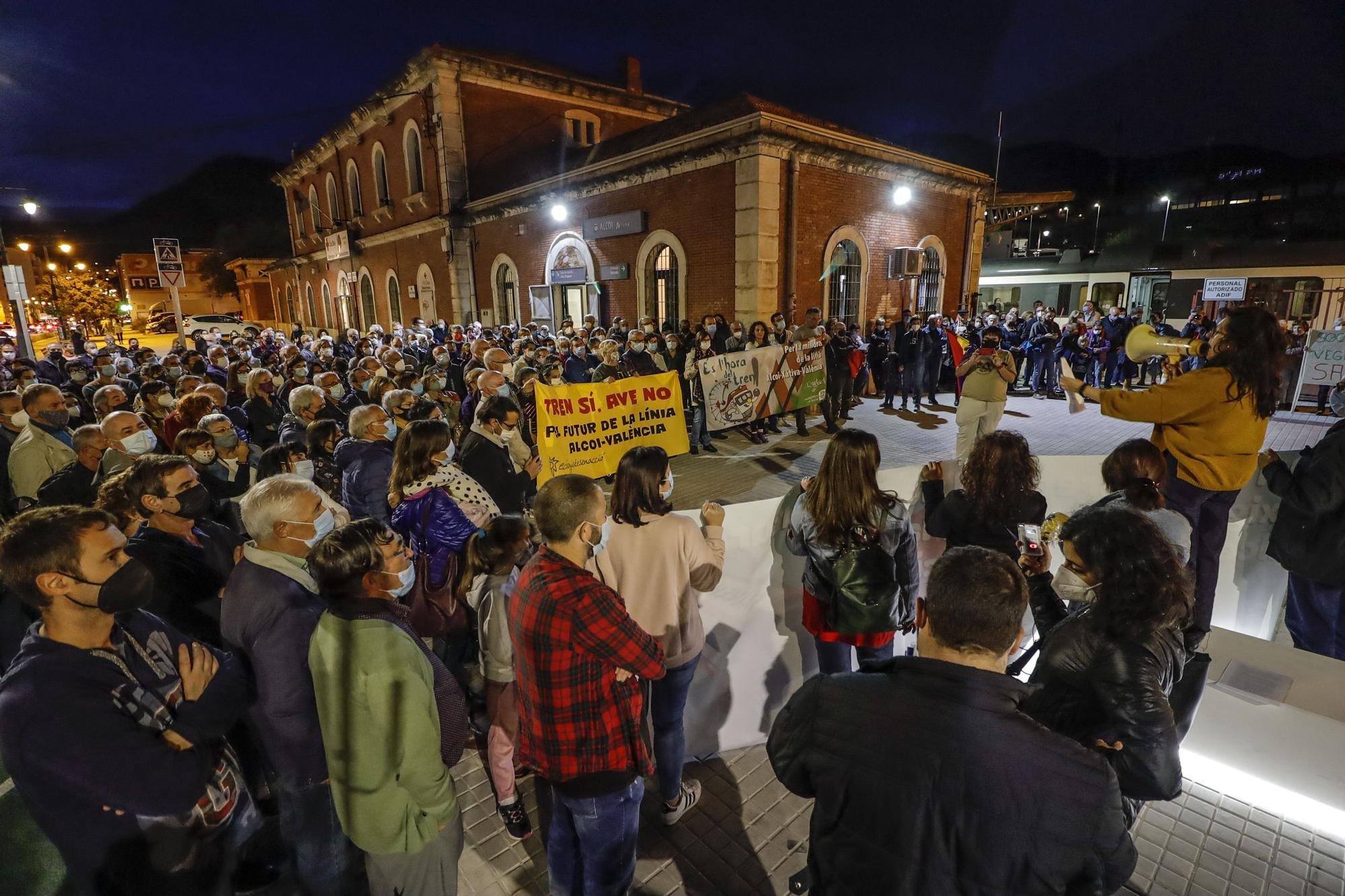 El Ayuntamiento de Alcoy y el PSOE defienden la actuación del Gobierno en la mejora del tren