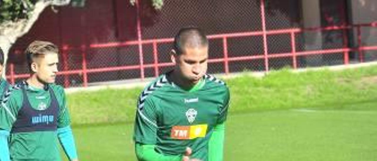 Danilo, durante un entrenamiento con el Elche.