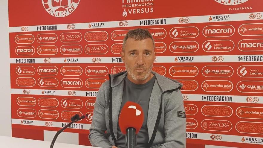 Óscar Cano, entrenador del Zamora CF: "Buscamos un refuerzo, pero no vamos a asumir riesgos"