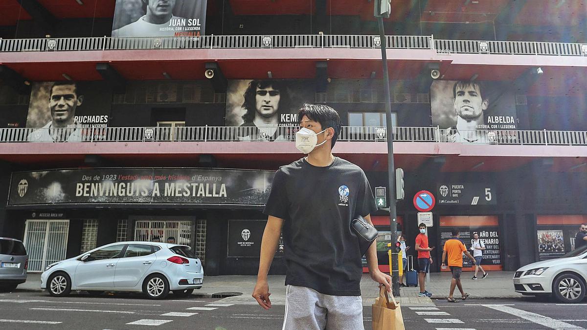 Kang In Lee, frente a la 
Tribuna de Mestalla
.  f.calabuig