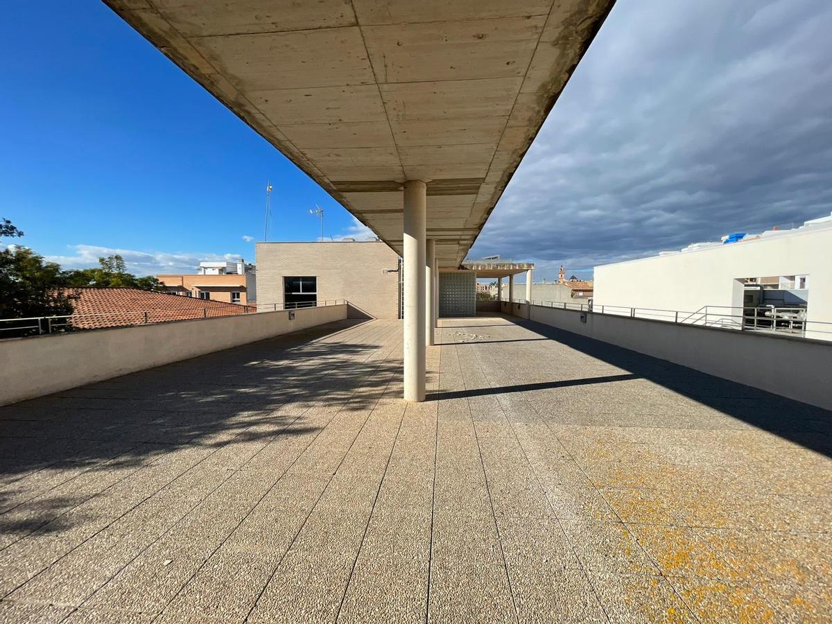 Terraza donde seampliará los servicios sociales de Foios.
