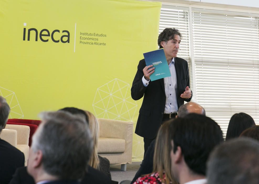 Presentación del informe de Ineca en el Distrito Digital