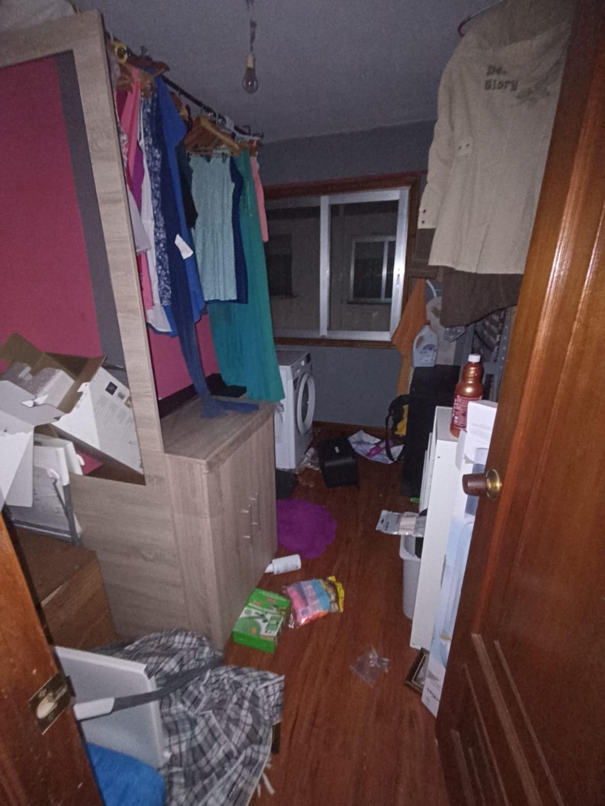 El piso de la discordia en el que viven más de diez mascotas y que ha obligado a una madre viguesa a huir por motivos de salud