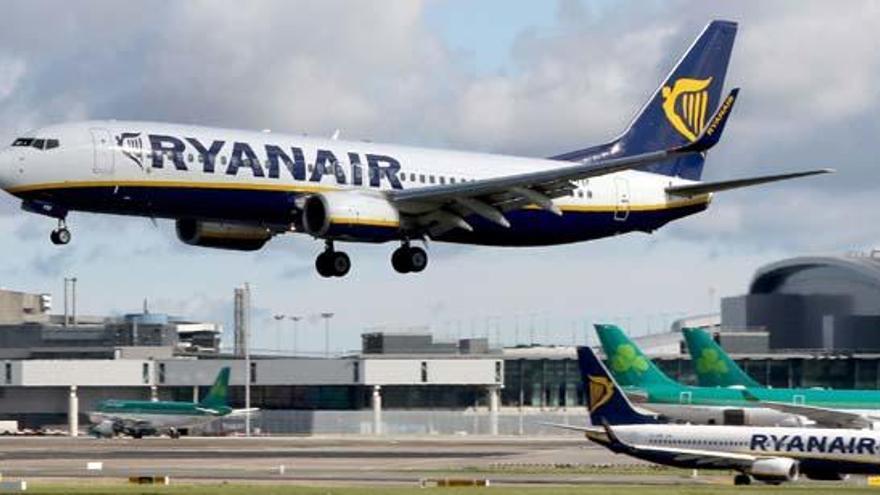 Ryanair ha comenzado a cobrar por las maletas de mano.