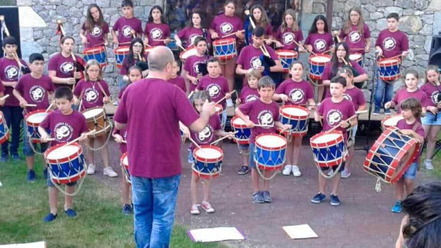 Bustio, en Ribadedeva, y La Portiella y Porrúa, en Llanes, celebran el Carmen, el Cristo y el Llaciniegu