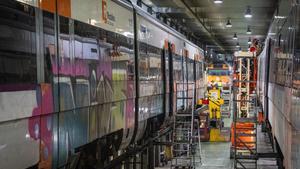 El Parlament fa el primer pas per elevar fins als 900.000 euros les multes per pintar grafits als trens